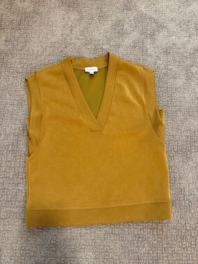 Evereve Mustard V-Neck Sleeveless Sweater Vest
